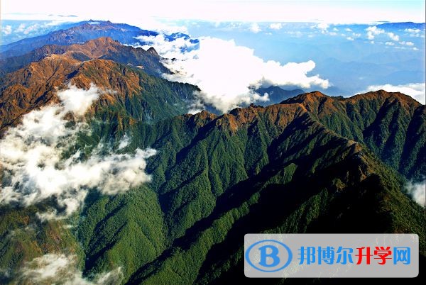 保山市隆阳区坝湾民族中学周边景点