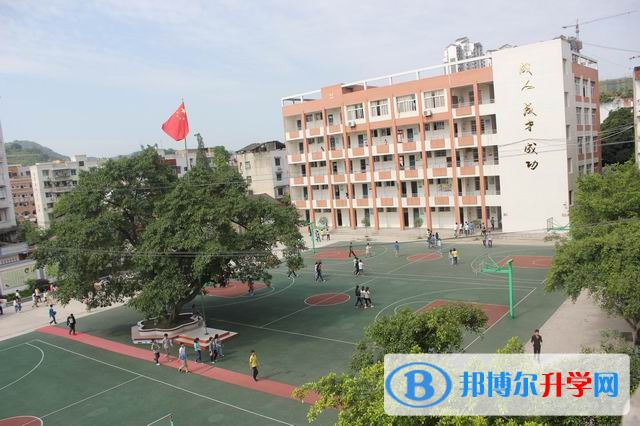 重庆市大足区龙岗中学学费