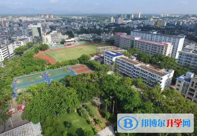 万宁市第二中学地址在哪里，哪个地区，哪个城市?